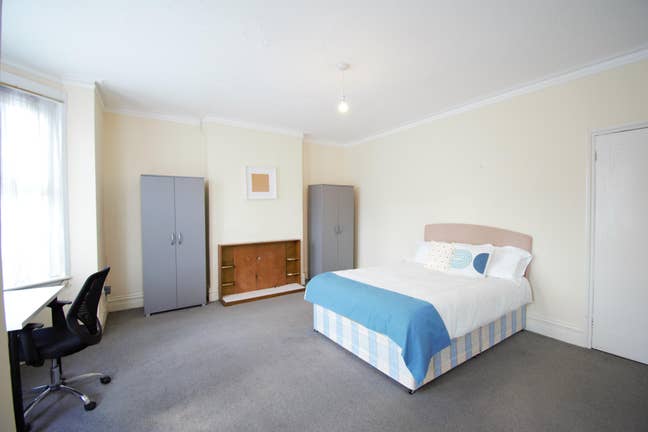 2 Double in  Chiswick W4 / Modern house  Main Photo