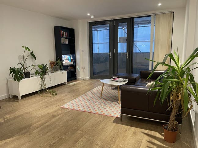 Double en-suite in spacious modern apartment Main Photo