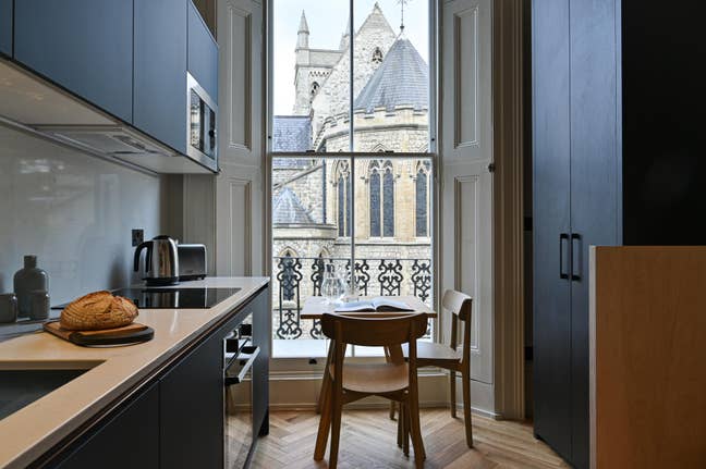 Stylish studio apartment in Notting Hill.  Main Photo