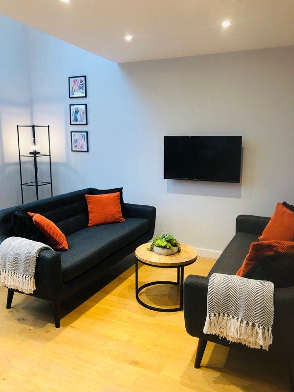 En-suite Double room all bills included - W12  Main Photo