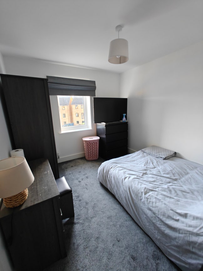 Double room & adjacent bathroom, all bills inc  Main Photo