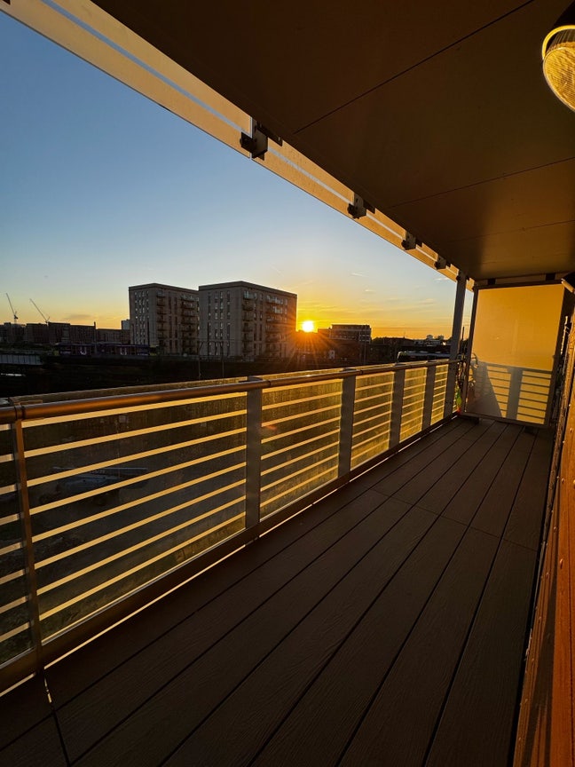 Private En-Suite Room with Stunning Balcony Views Main Photo