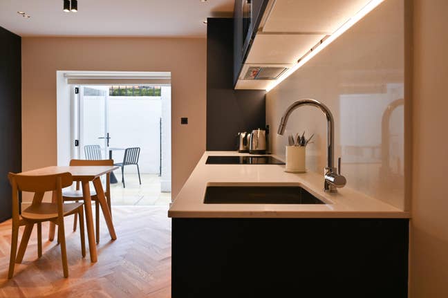 SHORT LET. Stay for as little as 1 x month!  Main Photo