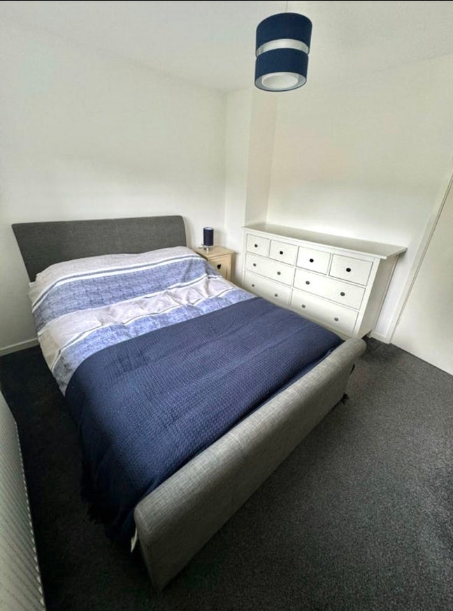 Smart Single or Double bedroom walk to Woking TC Main Photo