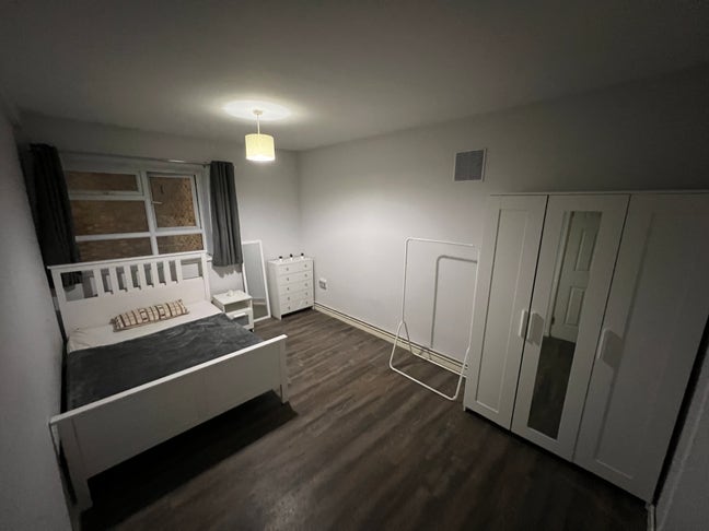 Large Double Bed Near Old Street - Bills Incl Main Photo