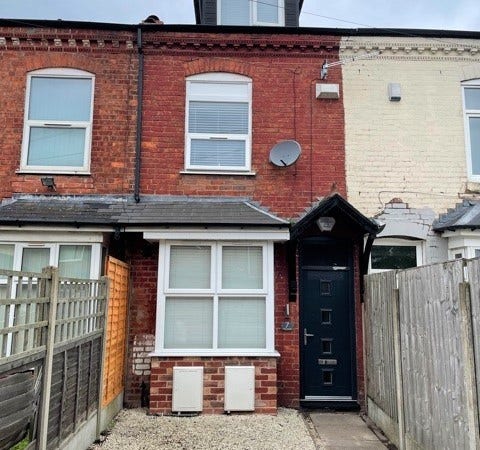Bright furnished room in a friendly student house Main Photo