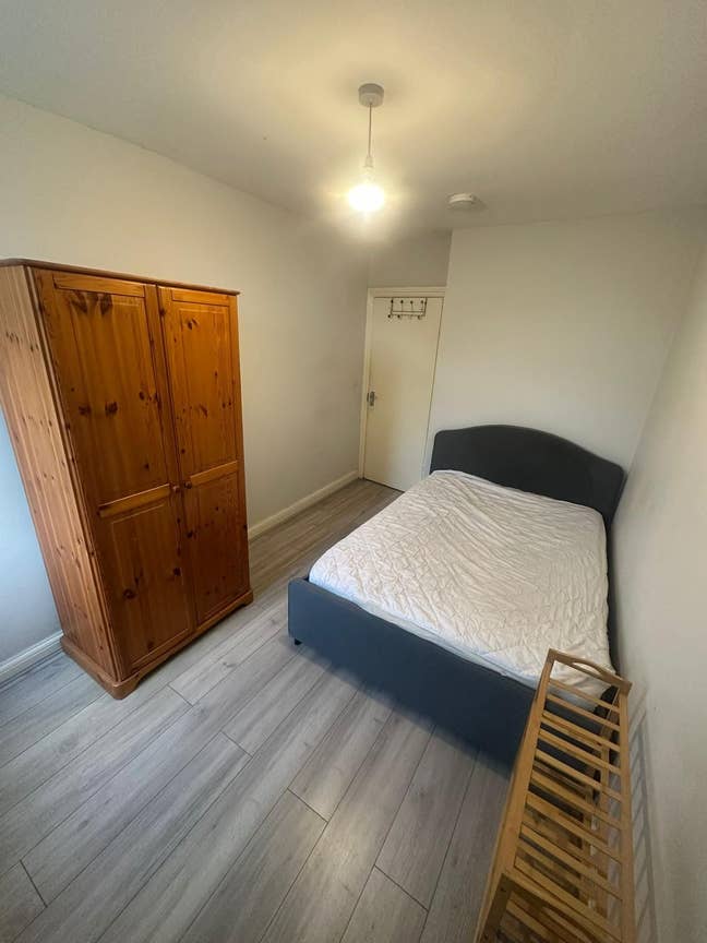 Spacious Room *13Min Walk to Bakerloo & Overground Main Photo