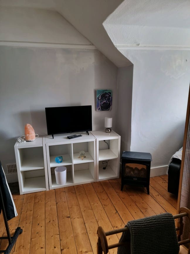 Room to ren Main Photo