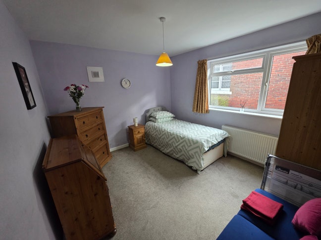 One room for rent Main Photo