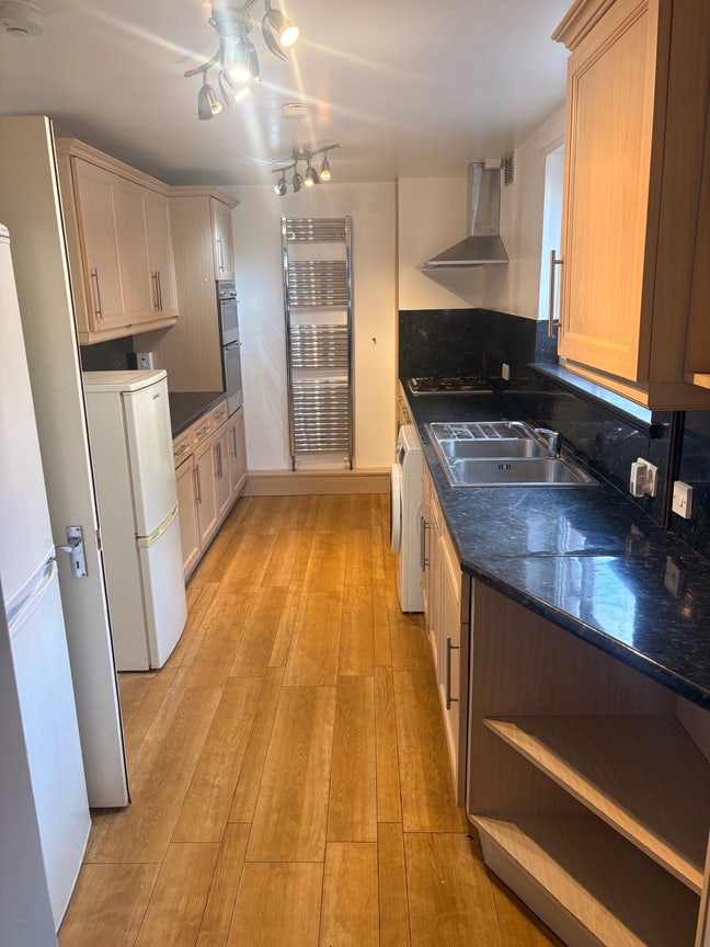 Double Rooms For Rent Fraser Road Main Photo