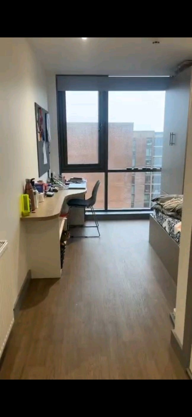 Ensuite Silver Room Available Main Photo