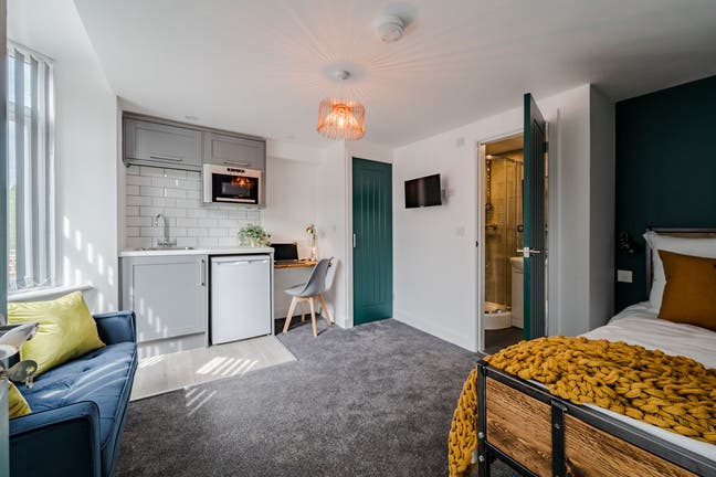 Ensuite Room with Kitchenette Facilities Main Photo