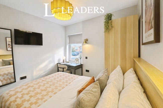 Ensuite-Room 3 Main Photo