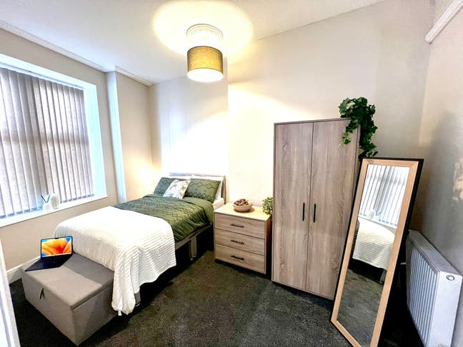 Lovely Room in HMO – Ready to move in Main Photo