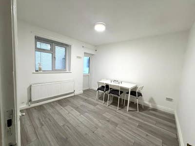 1 Bed Property on Kingsland Road, Dalston E8 Main Photo