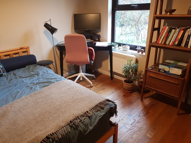 Cute double room in very quiet leafy neighbourhood Main Photo