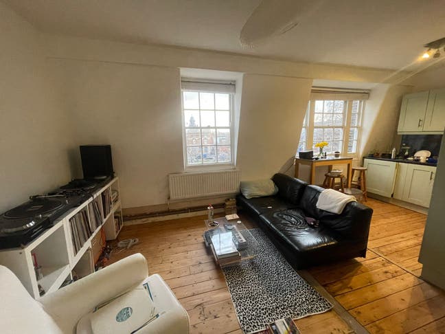 Large room Camberwell Green Main Photo