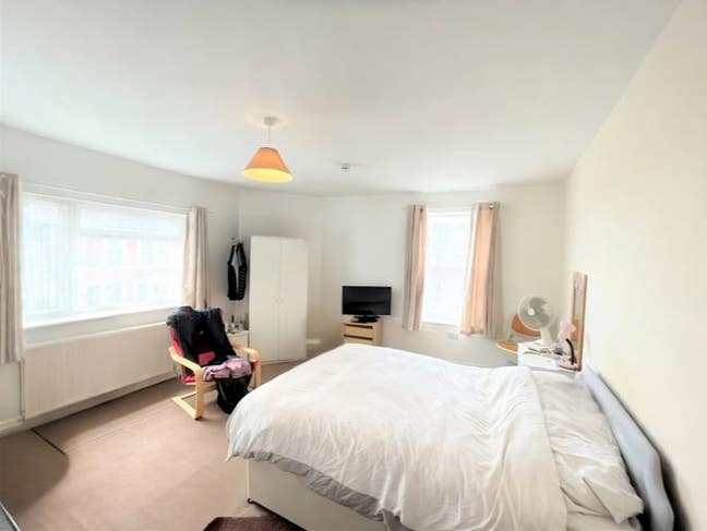 Great Location Near City Centre & Bus Links Main Photo