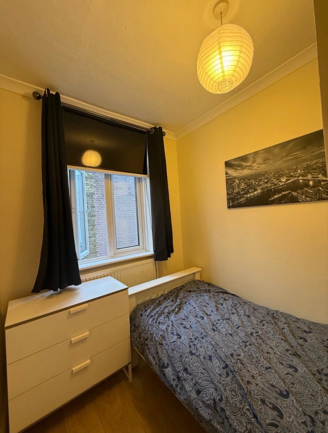 Cozy single room located on Camden High Street Main Photo
