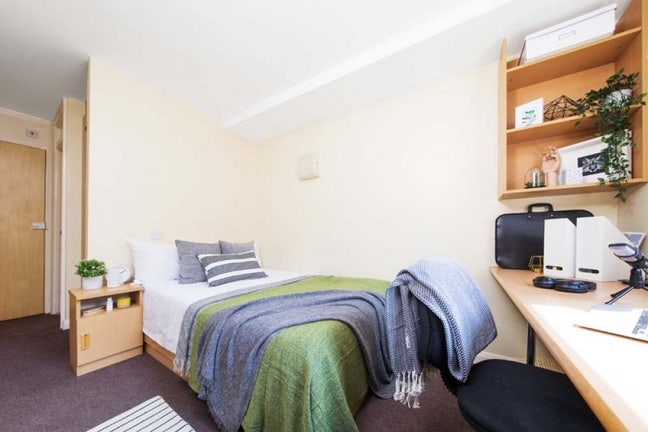 Ensuite room at Westhill Hall available. Main Photo