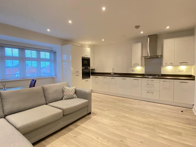 Apartment located in the popular Rainham Area! Main Photo