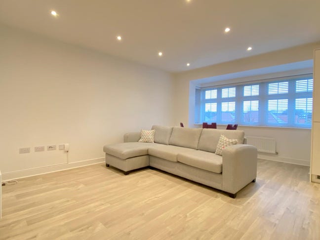 Apartment located in the popular Rainham Area! Main Photo