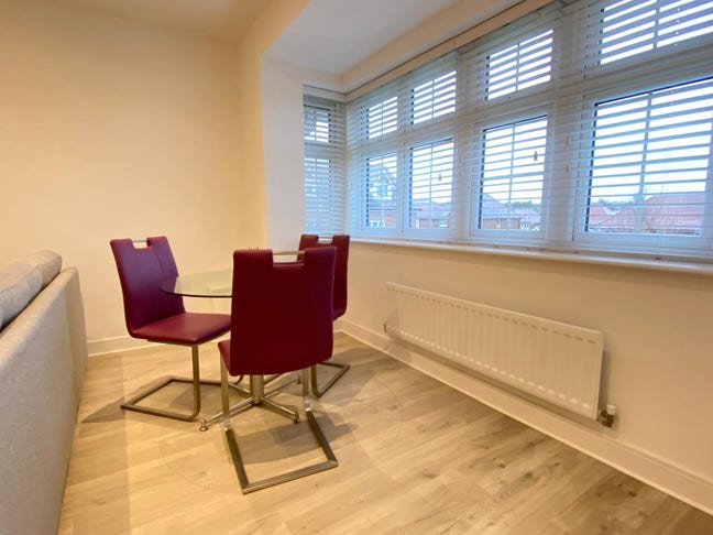 Apartment located in the popular Rainham Area! Main Photo