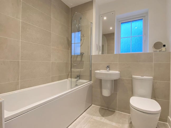 Apartment located in the popular Rainham Area! Main Photo