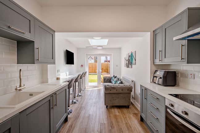 En-Suite Small Double Room by Uni Hospital Main Photo