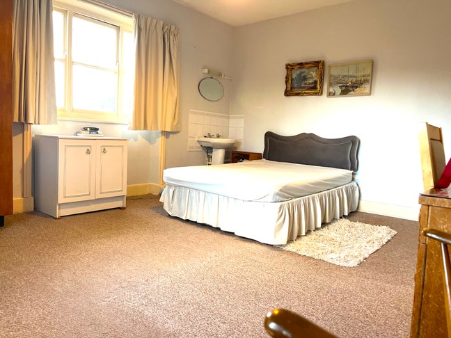 A large comfortable double room with own bathroom Main Photo