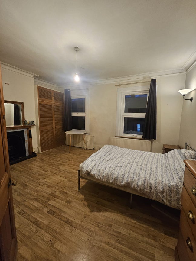 Very Spacious Large Double Room  Main Photo