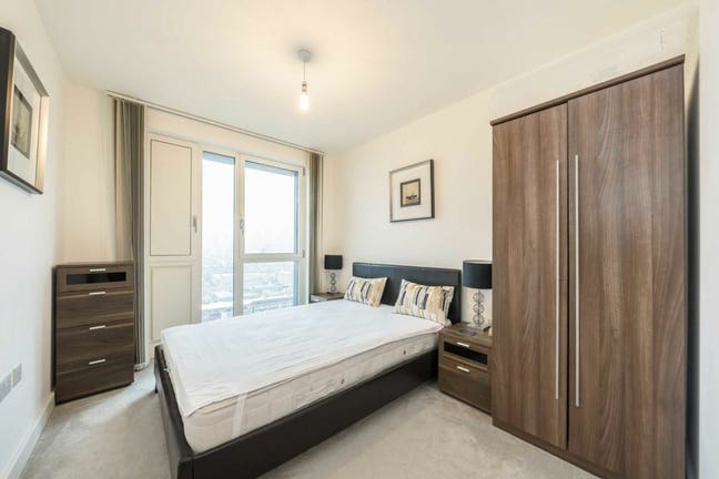 Double room available in modern spacious apartment Main Photo