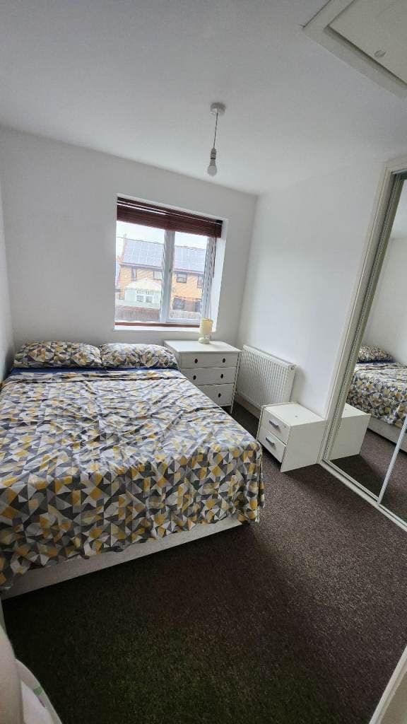 Spacious Double Room to Rent – BS14 Main Photo