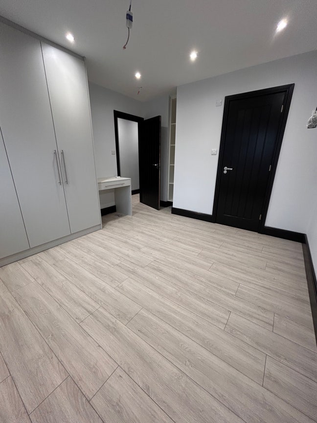 Brand new refurbished Double & Single rooms  Main Photo