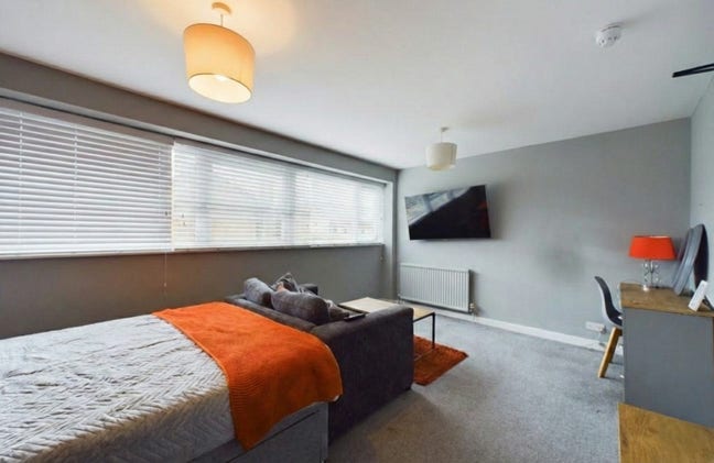 Large room in quality houseshare Main Photo