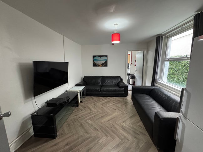 Modern Student House| Bills Incl/Brynmill Main Photo