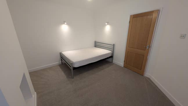 Room in Modern 2 bed bungalow Main Photo