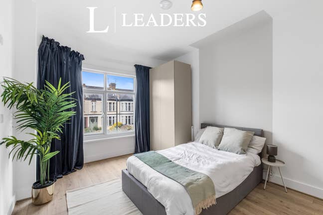 All Bills Included Double Room: Surbiton Road Main Photo