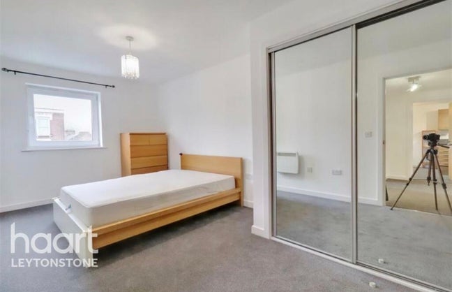 1 bed en-suite room available in flatshare  Main Photo