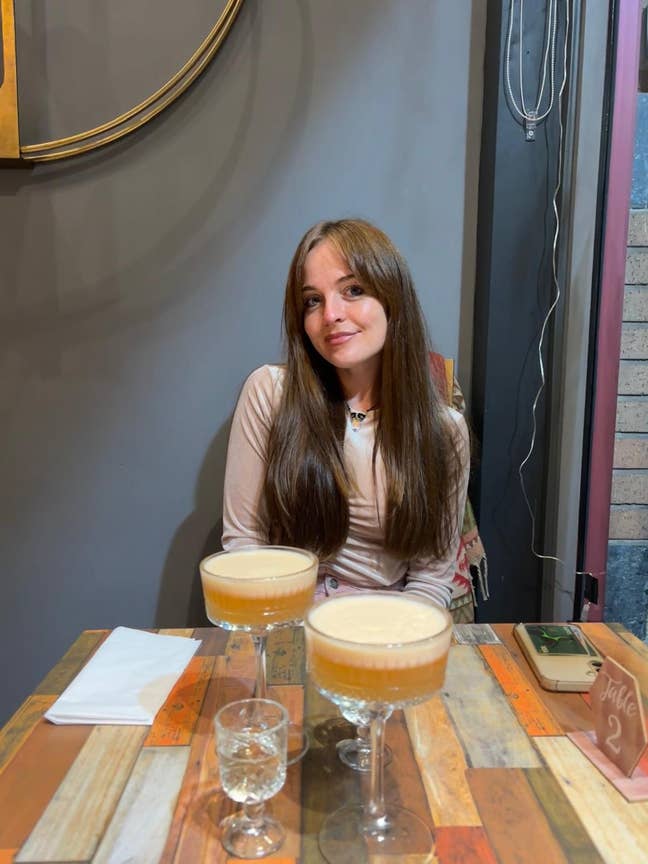 32 Sales Professional + Cat (Aria) Main Photo