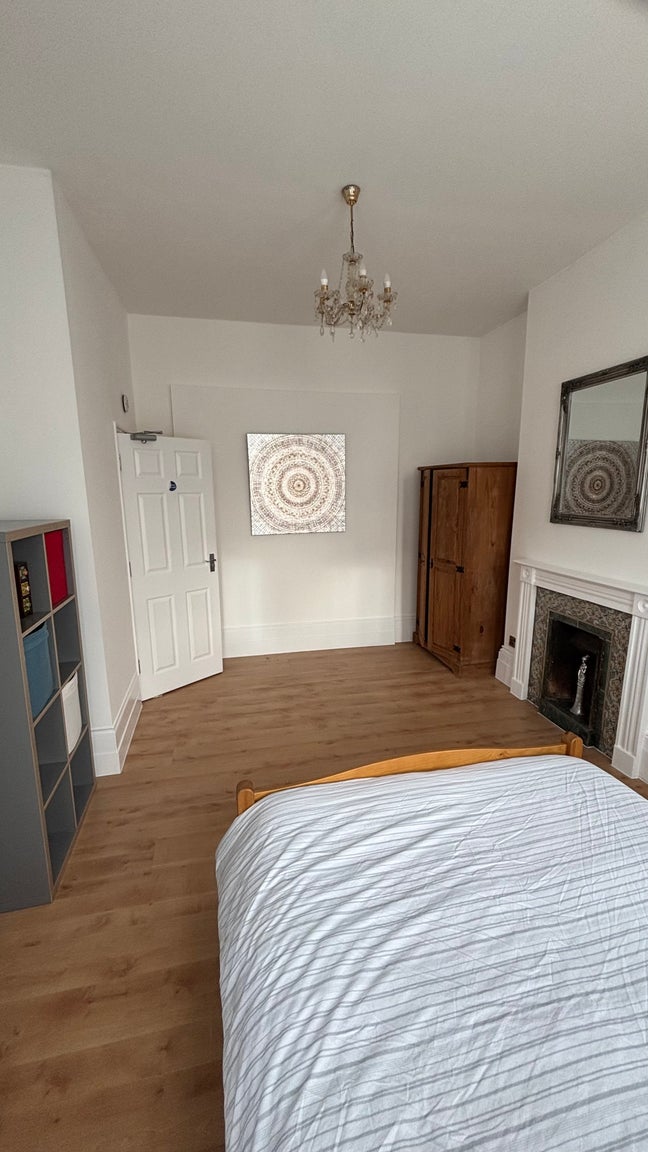 Large stylish 2 double bedroom flat (garden access Main Photo