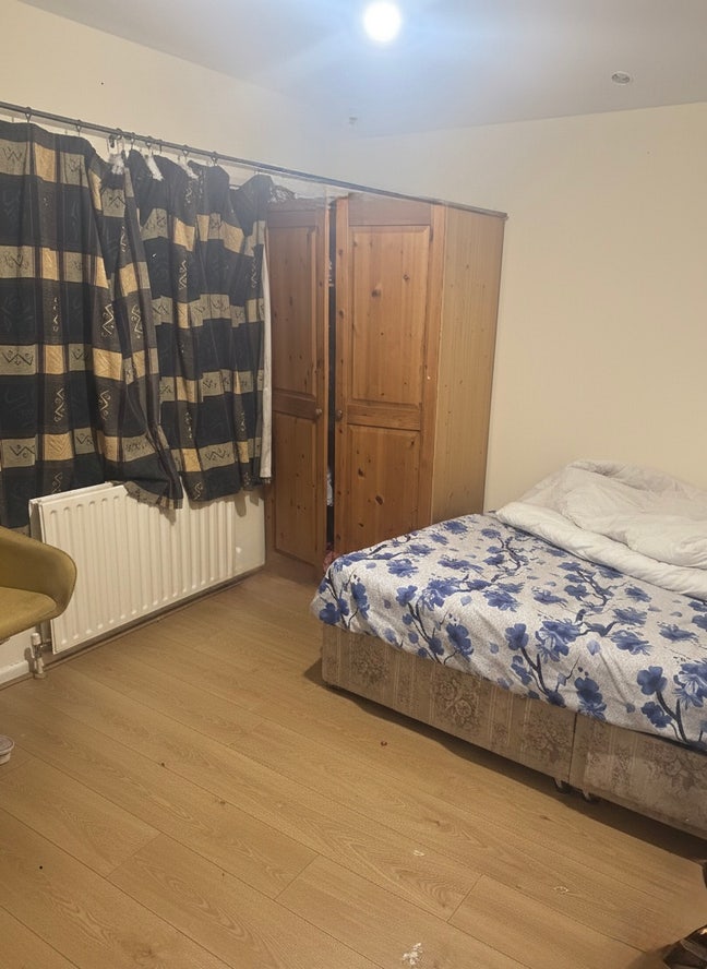 Furnished Double Room in Friendly House Share – Av Main Photo