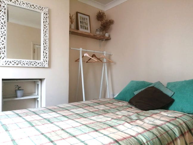 Sunny room in centre of Haverfordwest &pound;450 pcm Main Photo