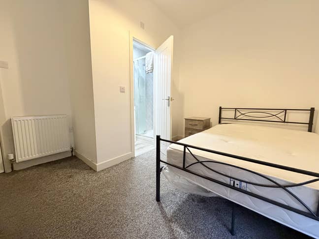 En-Suite Double Room All Bills Inc READY Main Photo