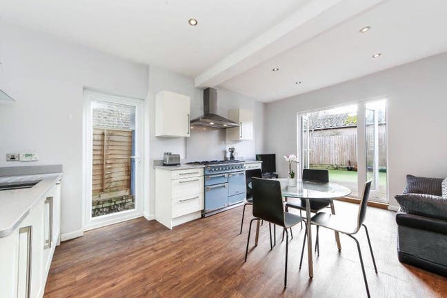 Lovely Spacious Bedroom in South Ealing W5 Main Photo