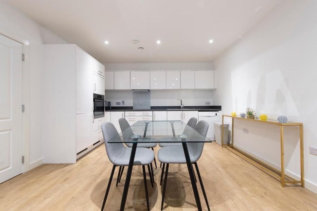 Luxury 2-Bedroom 2-Bathrooms in Hampstead (NW3) Main Photo