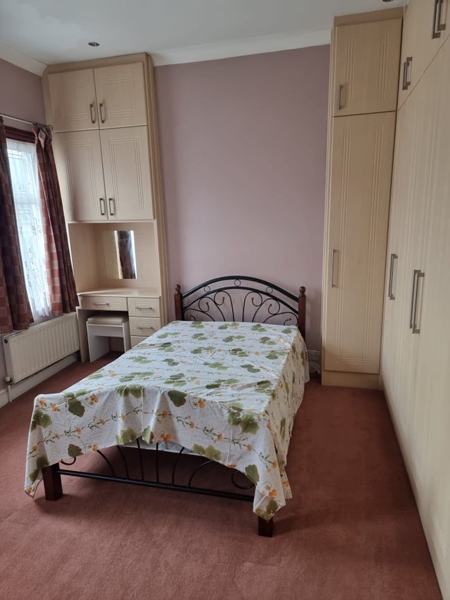 Spacious Double Room Female Preferred Main Photo