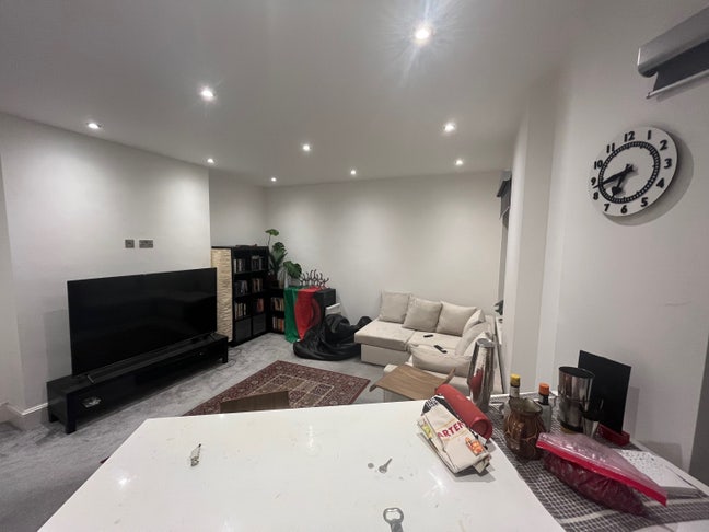 Double Room Available in Spacious Flat – Hornsey  Main Photo