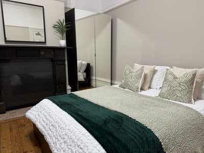 Large Luxury Double Rooms/ No Deposit Option  Main Photo