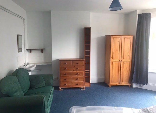 Lovely extra large single room  Main Photo